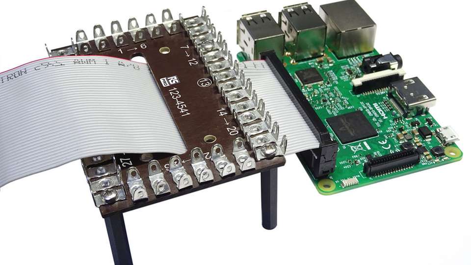 RS hat eine Lötplatine mit 40-Kontakten für das beliebte scheckkartengroße Raspberry Pi-Computerboard herausgebracht. 