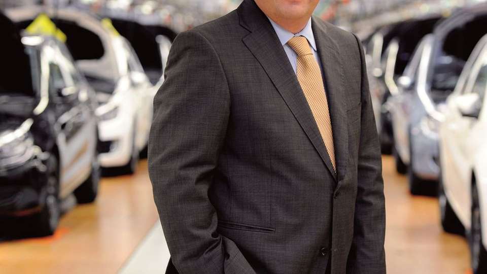 
                        
                        
                          Hubert Waltl ist Produktionsvostand der Marke Volkswagen
                        
                      