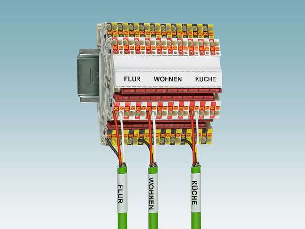 Die neuen Doppelstockklemmen vonPhoenix Contact ermöglichen eine übersichtliche Verdrahtung von  KNX-Gerätegruppen.