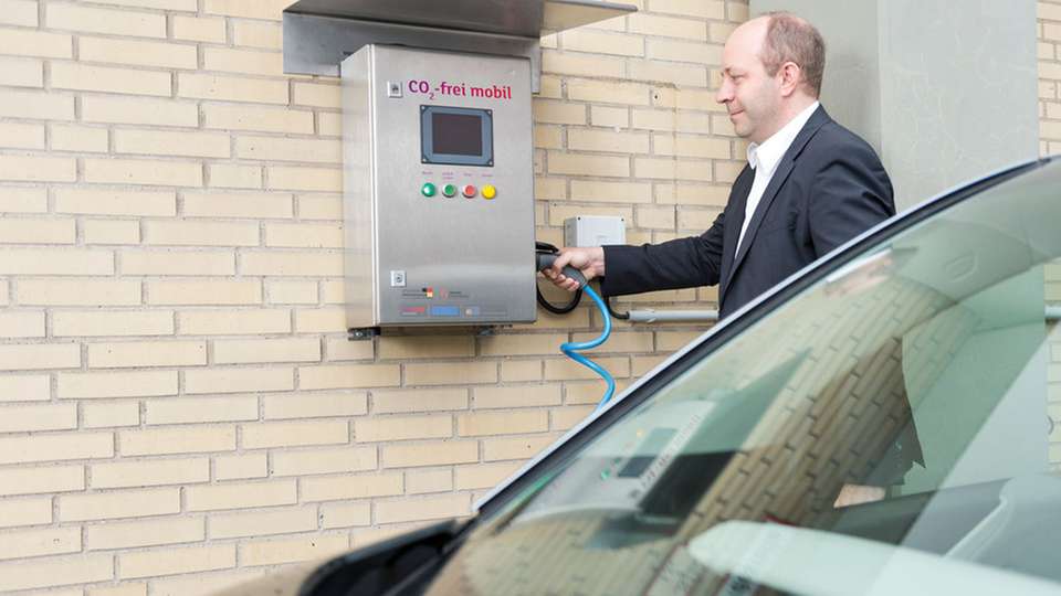 Außenansicht einer CarConnectBox: Die Ladestation wurde speziell für das gesteuerte Laden entwickelt. 