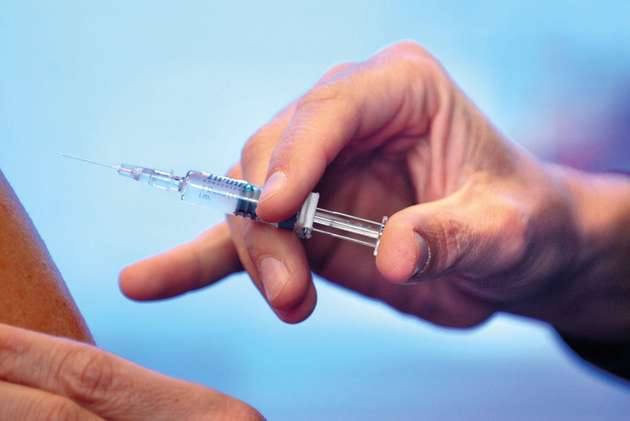 Impfung gegen Hepatits A und B in den Arm