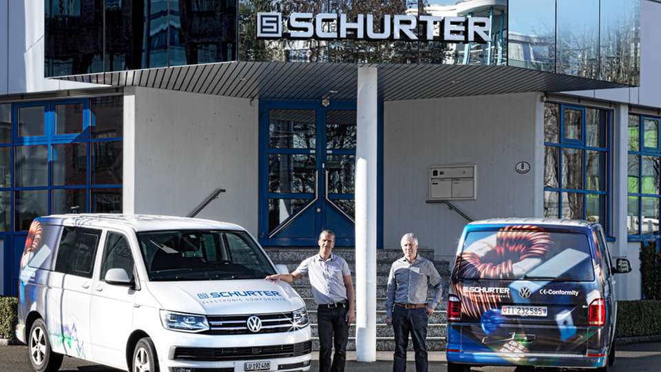 Das EMV-Labor kommt zum Kunden: Andreas Durrer und Herbert Blum, EMV-Spezialisten bei Schurter.