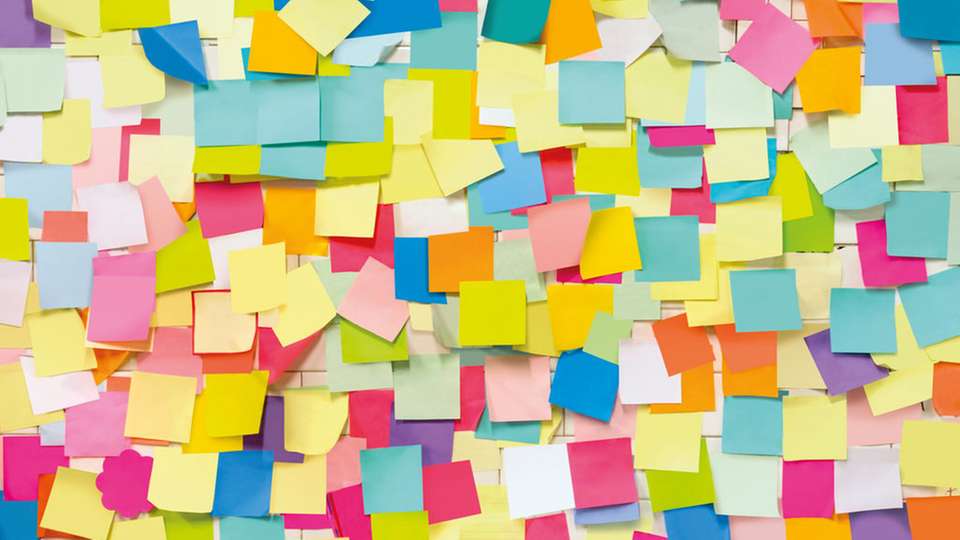 Bewährt und gut: Viele Menschen setzen nach wie vor gerne auf Post-its als Gedankenstütze – warum also nicht auch bewährte SD-Karten als IoT-Speicher einsetzen?