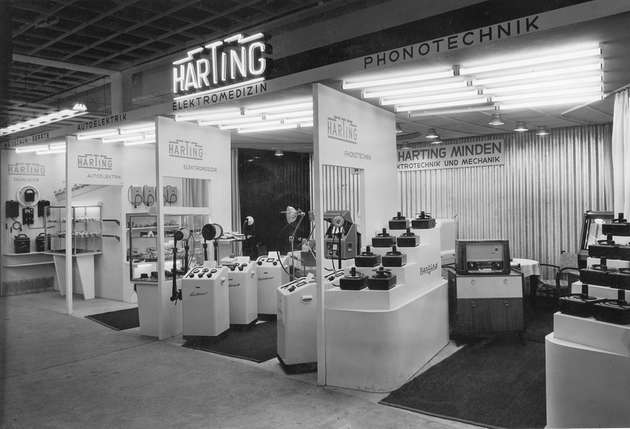 Drei Jahre später im Jahr 1950 sah der Harting-Mesestand auf der Hannover Mese schon deutlich größer aus.