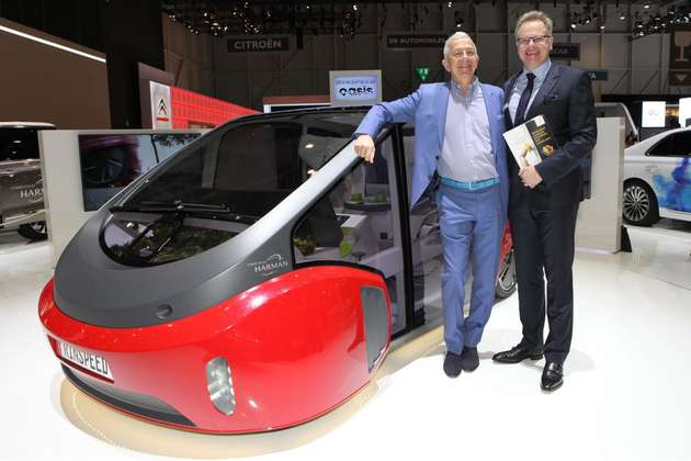 Frank M. Rinderknecht (links), CEO von Rinspeed, mit Detlef Sieverdingbeck, Zentralbereichsleiter Publizistik und Kommunikation bei Harting, vor dem Konzeptfahrzeug Oasis.