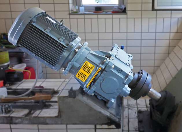 Der neue Schneckenpumpen-Antrieb wurde über ein Motoradapter an einen SEW-Energiesparmotor des Typs DRN angebunden. 