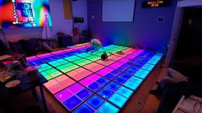 Tanzgrundlage selbstgemacht: In dem interaktiven LED-Floor steckt unter anderem ein Arduino Mega.