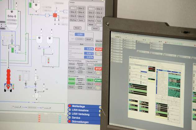 Simulation und Softwaretest für eine Anlage.