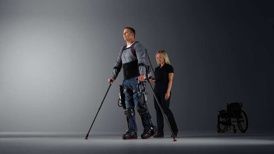 Exoskelette wie das von Ekso Bionics gehören zu den technischen Neuerungen, die Menschen mit Behinderungen das Leben erleichtern können.