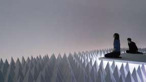 Die Installation des Künstlers Doug Wheeler im New Yorker Guggenheim Museum eliminiert Umgebungsgeräusche dank einer besonderen Struktur aus schallabsorbierendem Schaumstoff.