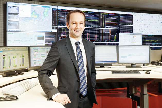 Bringt Dynamik in die Digitalisierung der Strombeschaffung: Robert Slovacek, einer der beiden Geschäftsführer bei Verbund Trading, im Bild vor dem Trading Floor in Wien. 