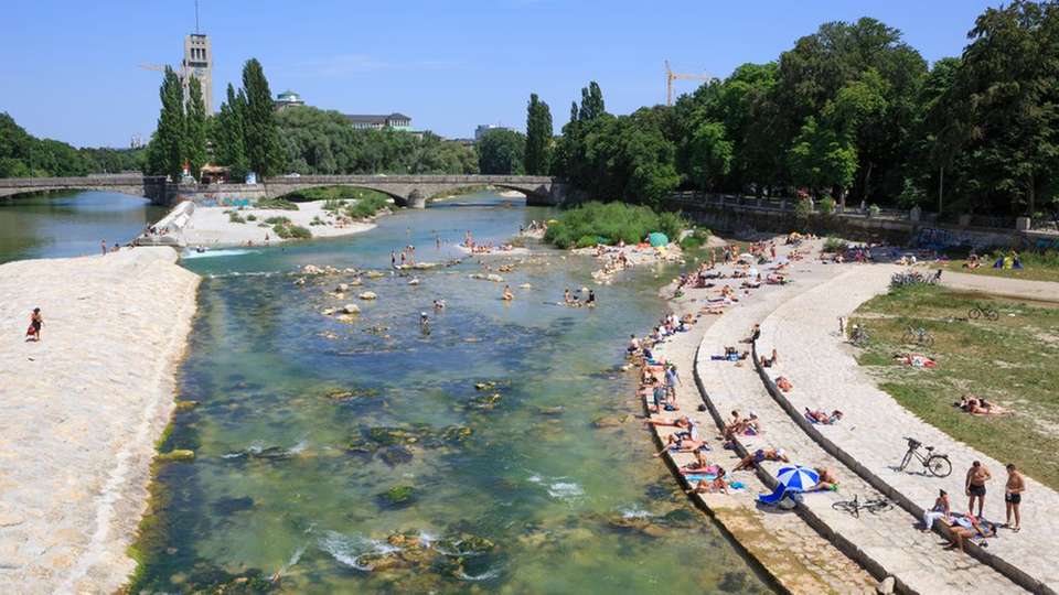 Der Papierhersteller UPM Plattling ist nördlich von Plattling ansässig. Die Kleinstadt liegt am Fuße des Bayerischen Waldes, im Mündungsgebiet der Isar in die Donau. Damit das Wasser des Flusses nicht mit schwer abbaubaren Inhaltsstoffen belastet wird, reinigt der Hersteller sein Abwasser mit Hilfe des Advanced Oxidation Process.