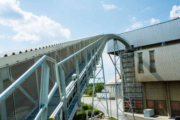 Die Abwurfstation befindet sich auf einer Höhe von 26 m. Dort wird das Material an das kundenseitige Beschickungssystem für den Hauptbrenner übergeben.