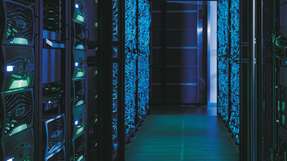 Der neue KIT-Supercomputer zeichnet sich nicht nur durch seine enorme Rechenleistung aus, sondern auch durch ein energieeffizientes Kühlkonzept.