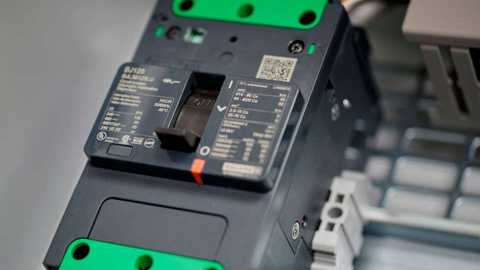 Mit der Klassifizierung als Green Premium Product erfüllt der PowerPact B neben den UL, IEC und CCC-Standards aktuelle Umweltvorschriften.