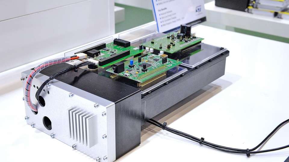 Auf der PCIM präsentiert Rutronik Impendanzspektroskopie für Lithium-Ionen-Batterien.