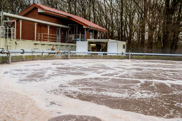In der auf 16.000 Einwohnergleichwerte ausgelegten Biologie wechseln sich die aeroben und anaeroben Phasen zum Stickstoffabbau zyklisch ab.