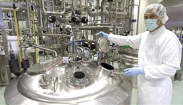 Auf komplexen Pilotanlagen produzieren Mitarbeiter von Boehringer Ingelheim neu entwickelte pharmazeutische Wirkstoffe. 