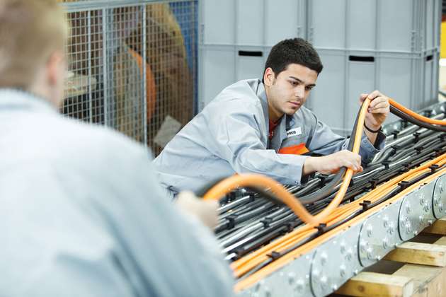 Mit dem technischen Leitfaden für Schleppketten stellt Lapp seinen Kunden geballtes Wissen zu Engineering und Einsatz von Schleppketten zur Verfügung.
