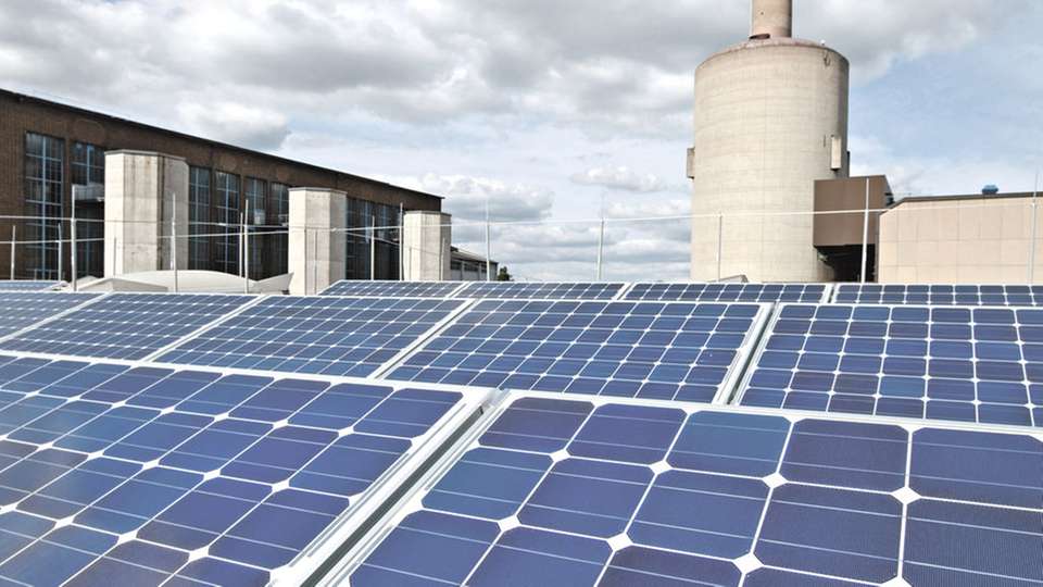 Am Mittwochabend, 14. Juni 2017 um 22:28 Uhr war das Enercity Bürgerkraftwerk vollständig gezeichnet. Insgesamt 210 Kunden haben 300.000 Euro in die neue Photovoltaik-Anlage am Kraftwerk Herrenhausen investiert.