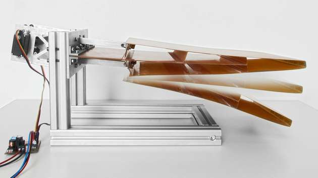 Eines der getesteten Konzepte funktioniert mittels einer flexiblen Hinterkante. Motoren bringen die flexible Glasfaserstruktur des Rotorblattes in die richtige Position.
