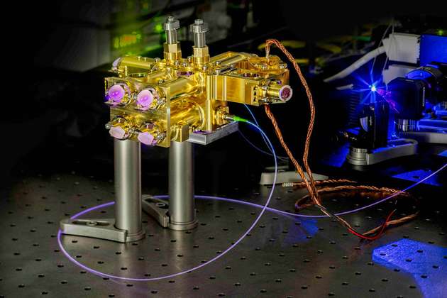 Die Quantenquelle des Fraunhofer IOF wurde darauf ausgelegt, auch nach extremen Belastungen noch voll einsatzfähig zu sein.