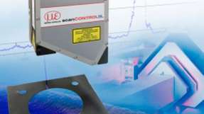 Der kompakte Laser-Scanner scancontrol 2910-10/BL erkennt zuverlässig Grate an Blechkanten in der Fertigungslinie.