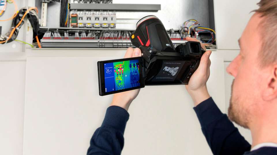 Die neueste handgehaltene Thermografiekamera von Infratec erweitert das Segment der Einsteigerkameras um ein Detektorformat.