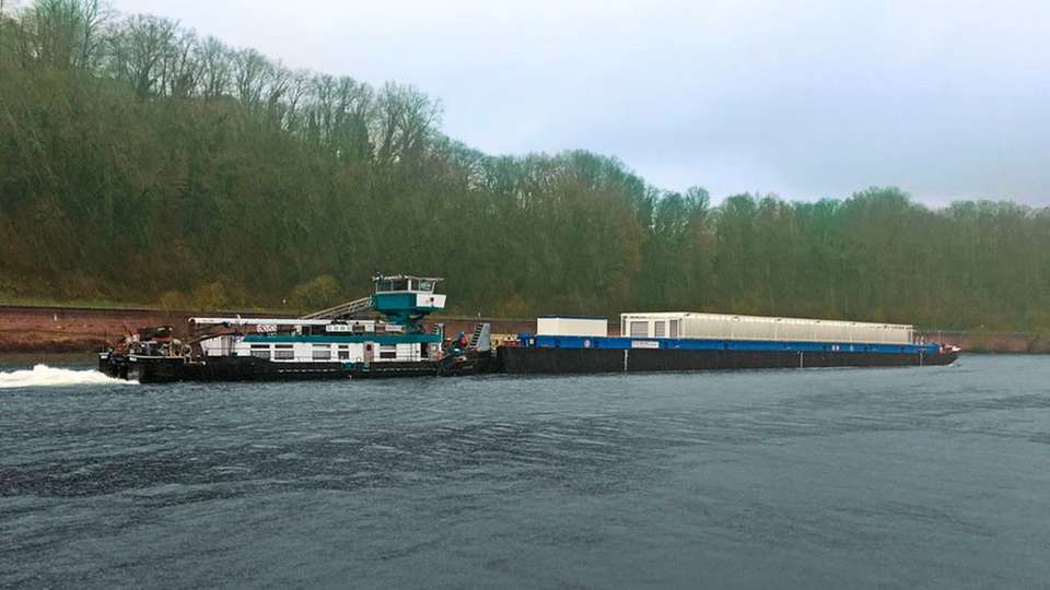 Auf ihrer Homepage beantwortet EnBW die häufigsten Fragen rund um den Neckar-Transport.