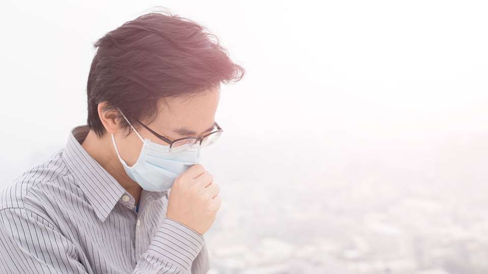 Smogverseuchte Stände und Atembeschwerden durch Luftverschmutzung - gehören diese Probleme durch Chinas Erneuerbaren-Offensive in einigen Jahren der Vergangenheit an?