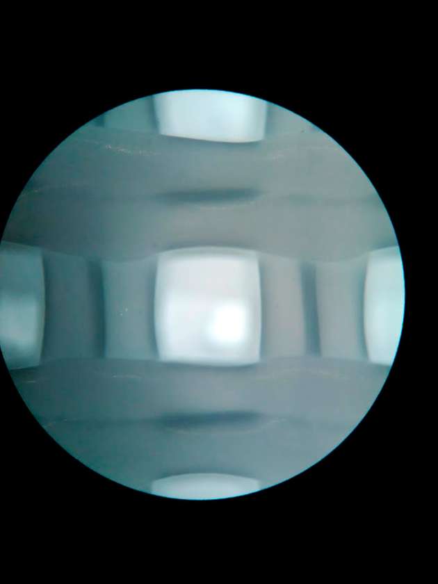 Ansicht der porösen Materialien (Makroporen) mit dem optischen Mikroskop.