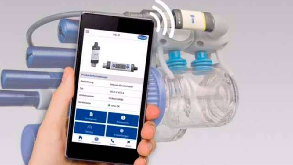 Die vielen Gesichter der Digitalisierung Über eine eigene Service-App von Schmalz lassen sich Smart Field Devices schnell und einfach via Mobilgerät parametrieren.