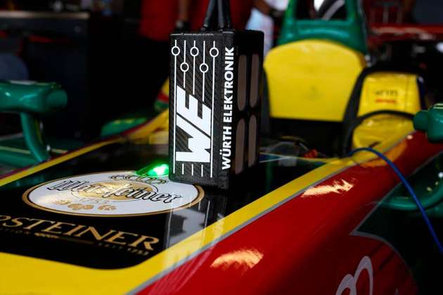 Die von Würth Elektronik eiSos und ABT Sportsline entwickelte Stützbatterie für das Cockpit.