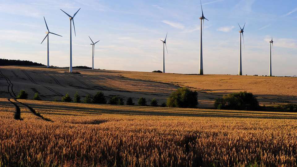 Windkraftanlage am Stadtrand von Chemnitz.