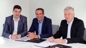 Von links nach rechts: neuer Labom-Geschäftsführer Marc Burmeister, sein Vater Lutz Burmeister und Frank Labohm.