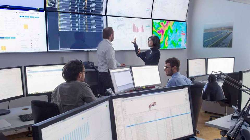 Einzigartiges Partner-Netzwerk für die Betriebsführung Im Rahmen des TBF-Partner-Netzwerks nehmen Experten von Baywa r. e. ihren Partnern Aufgaben wie die Anlagenüberwachung ab.