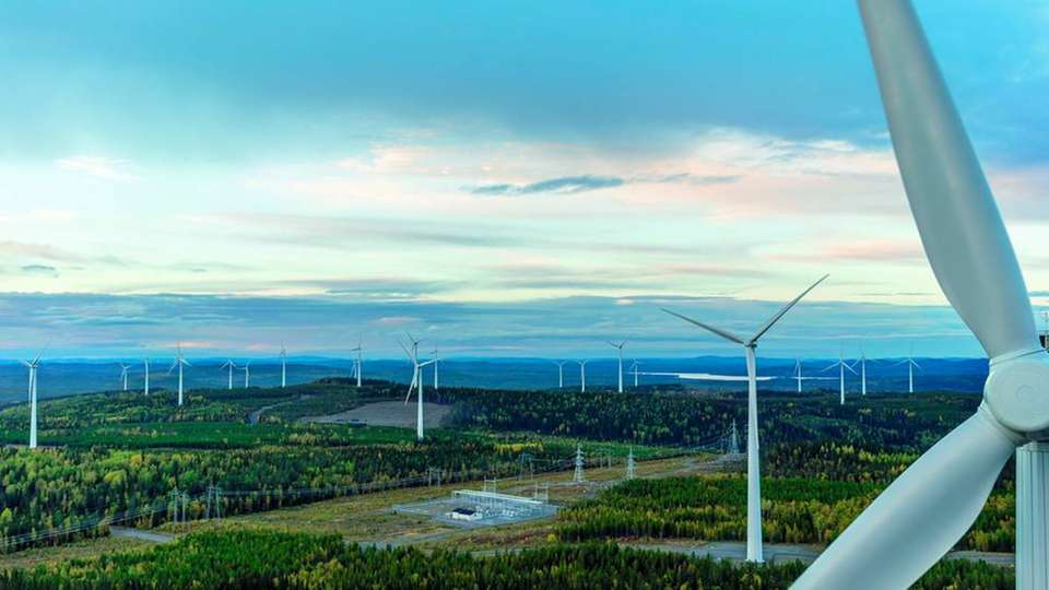 Laut dem Wind Monitor des Fraunhofer-Instituts für Windenergie und Energiesystemtechnik (IWES) war im Jahr 2016 insgesamt eine weltweit installierte Nennleistung von knapp 500 GW zu verzeichnen – Tendenz steigend.