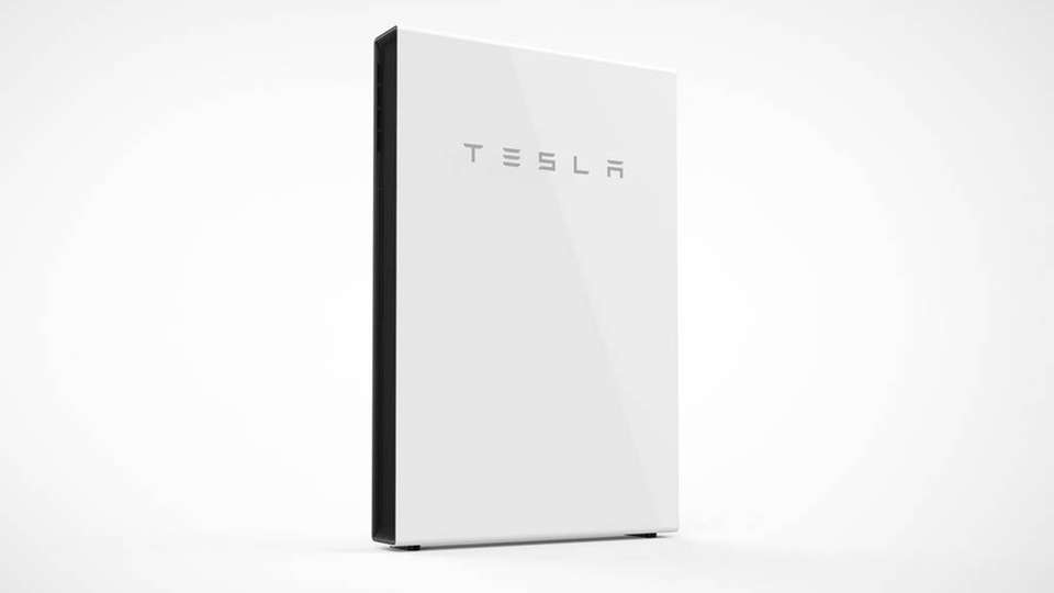Hätten eigentlich schon im Mai in Deutschland ankommen sollen: die Tesla-Heimspeicher vom Typ Powerwall 2.