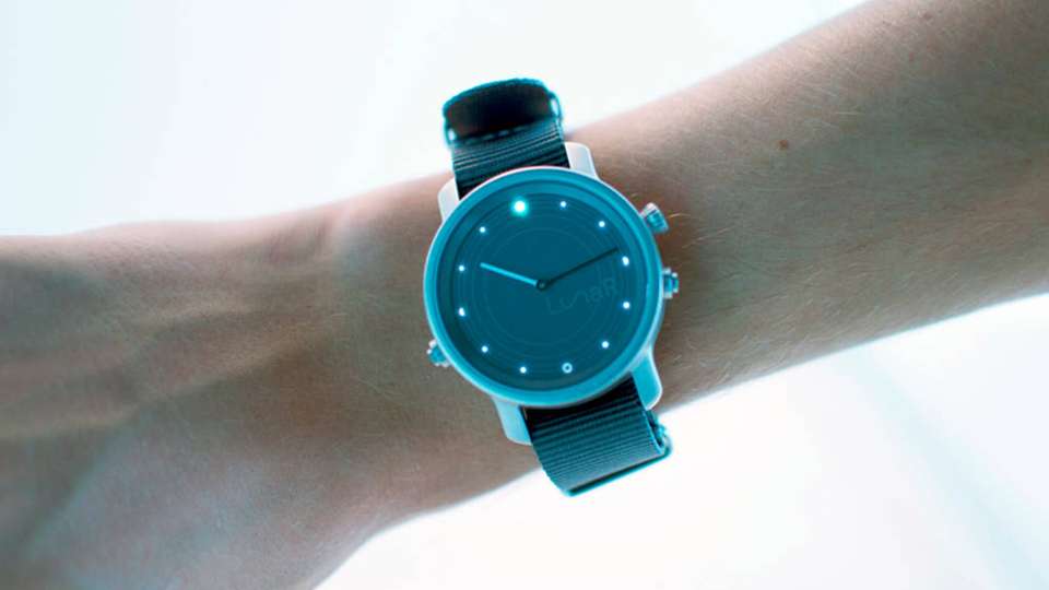 Lunar hat eine solarbetriebene Smartwatch entwickelt. 