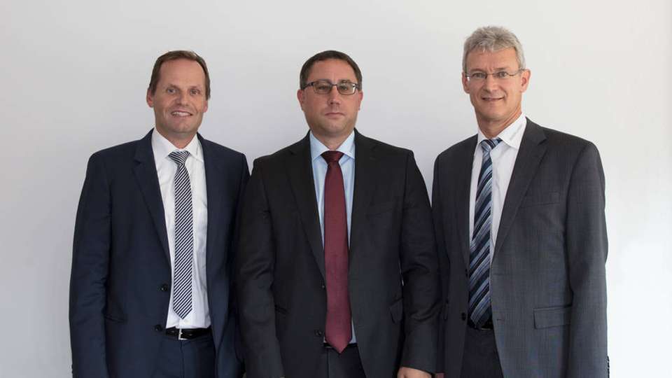 Das neue Geschäftsleitungsteam besteht aus Thorsten Bullinger (Mitte) und Markus Ströbel (r.) mit Hagen Gehringer.