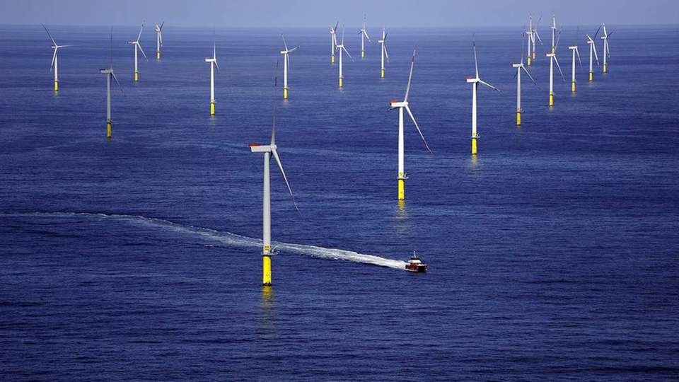 Ein Grund für die geplante Namensänderung ist der Ausbau der Offshore-Windpark-Sparte wie hier im Riffgrund vor der Nordseeinsel Borkum