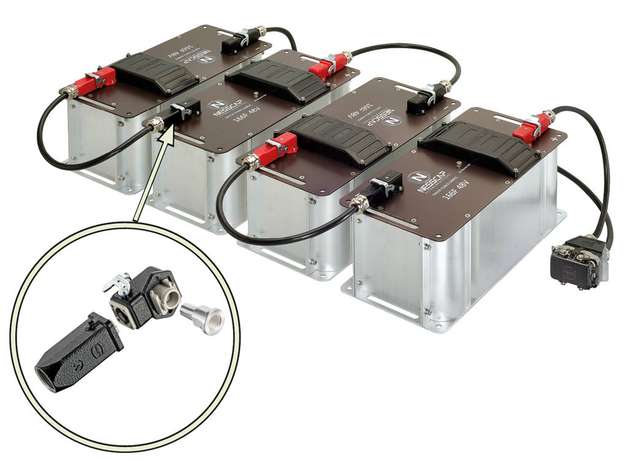 Modulare Batteriespeicher sind skalierbar und brauchen leistungsstarke und kompakte Schnittstellen, hier: Han Q 1/0. Die Farbgebung rot und schwarz symbolisiert jeweils den Plus- und den Minuspol.