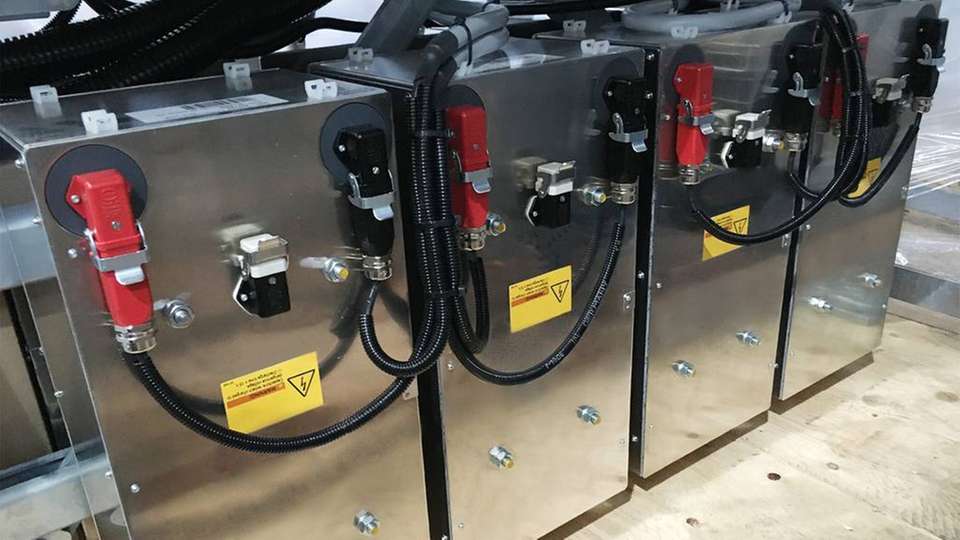 Schneller Energietransfer Kondensatorboxen, verbunden mit Han Q 1 Steckverbindern, in einer Windenergieanlage.
