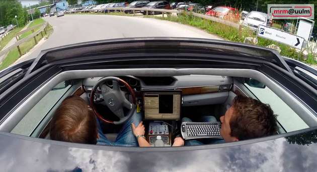 Das hochautomatisierte Fahrzeug der Ulmer Forscher unterwegs in der Ulmer Wissenschaftsstadt