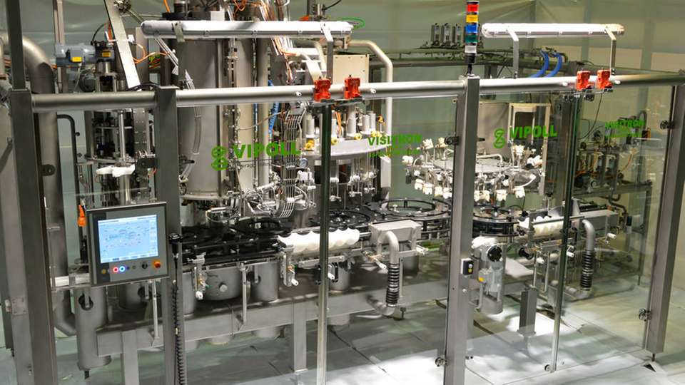 Der „All in One“-Rundläufer von Vipoll, der verschiedene Behälter ohne Teilewechsel verarbeitet, ist eine der Technologien, auf die Gea durch die Akquisition künftig Zugriff hat. 