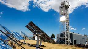 DLR-Forscher und Partner testen und entwickeln auf der Plataforma Solar de Almeria Verfahren zur Wasserstoffproduktion mit Sonnenenergie.