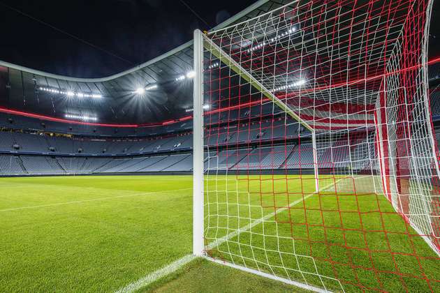 Hauptaugenmerk Spielfeld: Hier garantieren 296 ArenaVision-LED-Flutlicht-Strahler gutes Licht und Sicht für die Aktiven, Zuschauer, Fernsehteams und Fotografen.