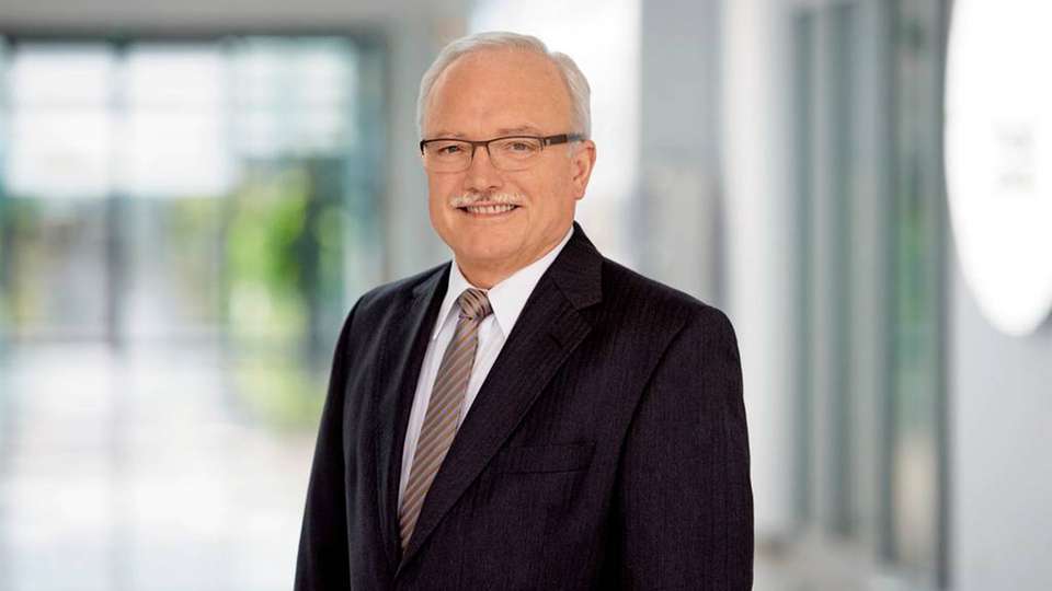 Dr. Heinz Wesch ist seit 1992 bei Phoenix Contact. Nach 25 Jahren tritt er zum 31.12.2017 in den Ruhestand.
