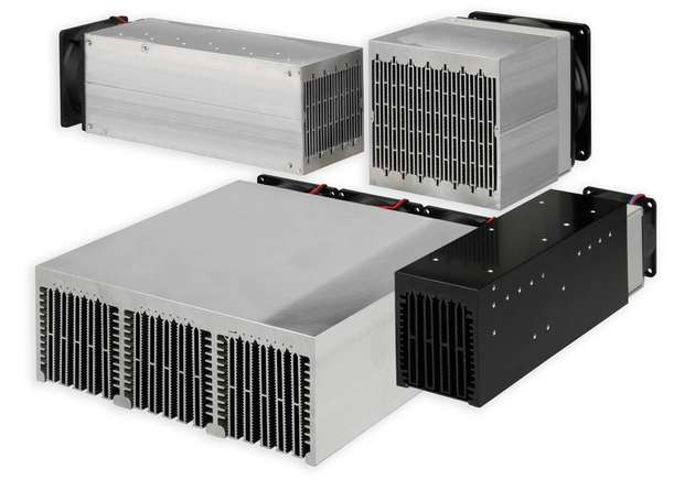 Lüfteraggregate mit einer kannelierten Hohlrippenstruktur, in Verbindung mit leistungsstarken Lüftermotoren, bewirken eine deutlich höhere Wärmeableitung.
