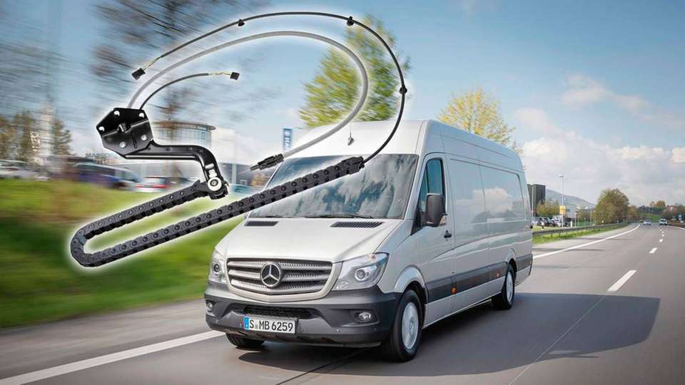 In den Schiebetüren der Mercedes-Benz V-Klasse bzw. des Mercedes-Benz Vito kommen Kabeltrax-Systeme für die permanente Bestromung zum Einsatz.